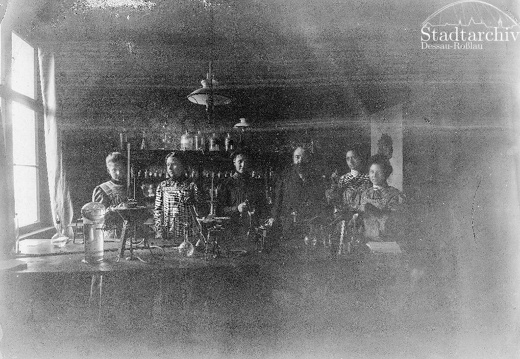 Grafiken und Großfotos