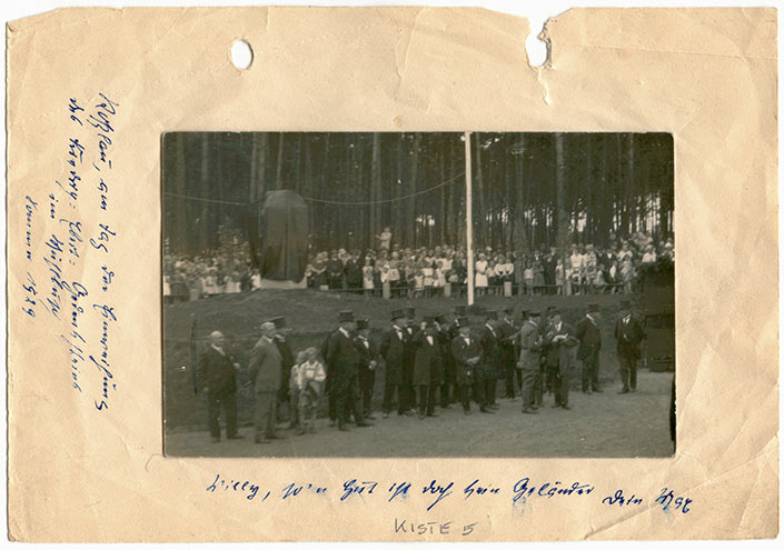 Fundstück des Monats Dezember 2015: Foto von der Einweihung des Friedrich-Ebert-Gedenksteins in Roßlau am 14. Juli 1929