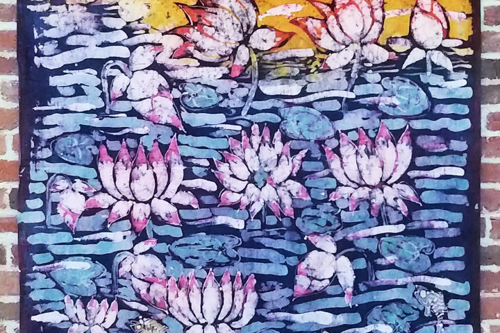 Solomon Raj (1921–2019) war ein einflussreicher protestantischer Theologe, theologischer Schriftsteller und Pastor der Andhra Evangelisch-Lutherischen Kirchengesellschaft mit Sitz in Guntur, Bundesstaat Anthra Pradesch. Er war auch als Professor für Kommunikation, Dichter, Bildhauer und kreativer Künstler wirksam. Besondere Bedeutung erlangte Solomon Raj als christlicher, auf Batik spezialisierter Künstler. Eines seiner Kunstwerke ist jetzt begleitend zur Ausstellung „Ein Freund Indiens“. Der Philologe Friedrich Max Müller (1823–1900) aus Dessau im Stadtarchiv zu sehen.