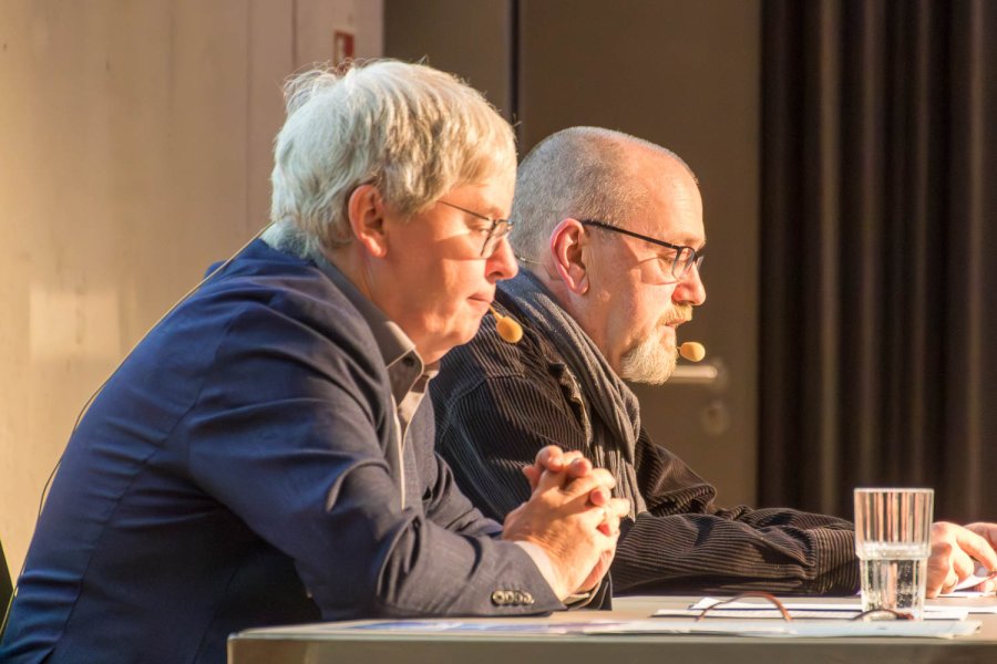 Dr. Frank Kreißler und Andreas Hillger bei einer Lesung im Bauhausmuseum Dessau.