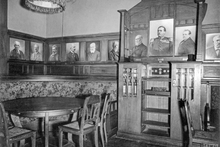 Im November 1875 erfolgte die Lichteinbringung der Freimaurerloge Esiko zum aufgehenden Licht im Orient Dessau. An diese älteste Dessauer Loge, einige ihrer Brüder und das Wirken zugunsten von Dessauern soll mit einem Vortrag am Dienstag, 12. Mai 2026, um 18.00 Uhr im Archivverbund Dessau.
